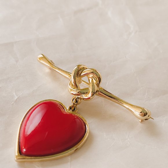 Vintage Retro Cute Red Heart Love Charm Pendant Gold Bar Knot Dangle Brooch Pin - Picture 3 of 7